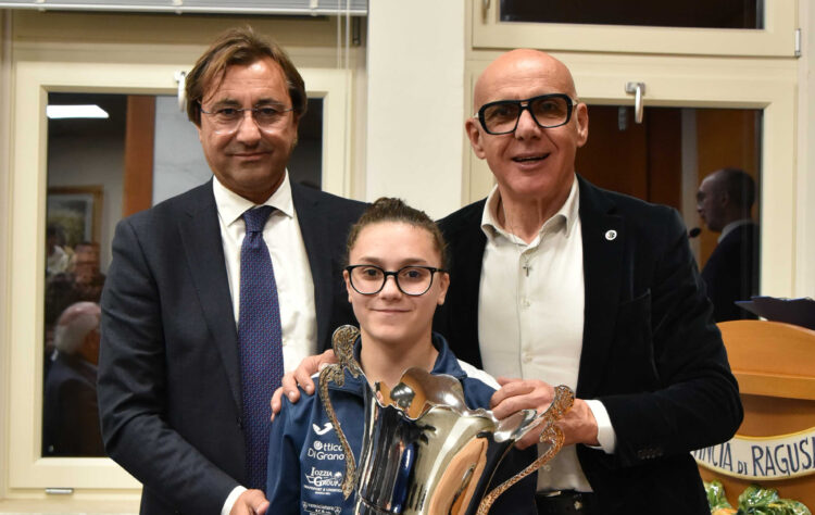 Il trofeo del Csen Ragusa a Chiara Sammito