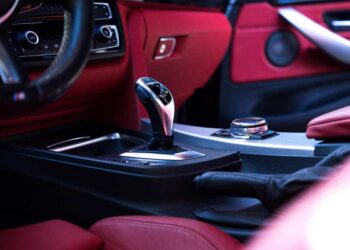 Ragusa e Siracusa: truffa auto non pagate e rivendute, sequestrate 15 auto e 700 mila euro