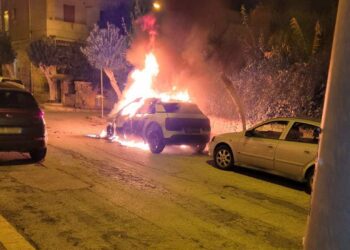 Auto in fiamme a Pozzallo: la quinta in poche settimane
