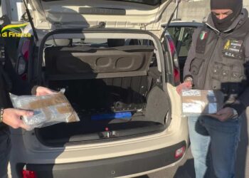 Catania, arrestato con 2,5 kg di cocaina in auto