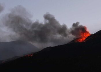 L’Etna si risveglia: fiume di lava a 3.000 metri