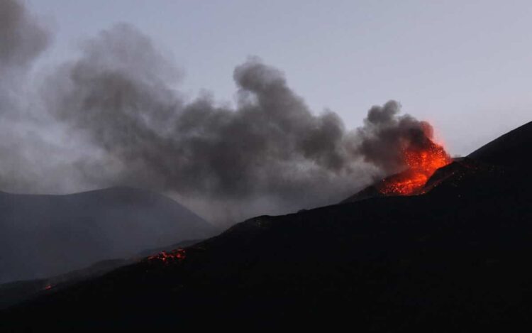 L’Etna si risveglia: fiume di lava a 3.000 metri