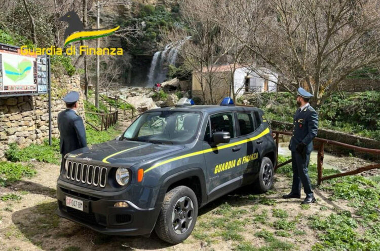 Palermo, sequestrati 3 mila litri di latte bovino non tracciato
