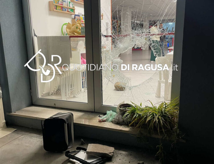 Furto con spaccata in una ludoteca a Modica
