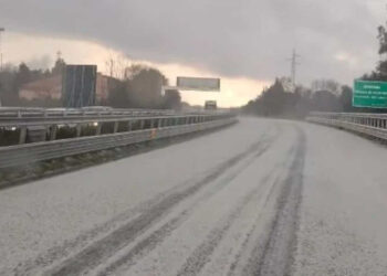 Maltempo in Sicilia, la grandine ricopre Acireale