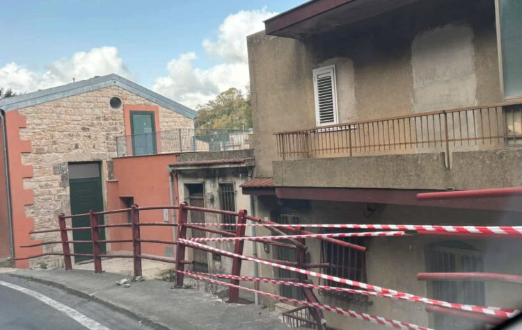 Incidente Modica, auto fa un volo di 10 metri in via Nazionale