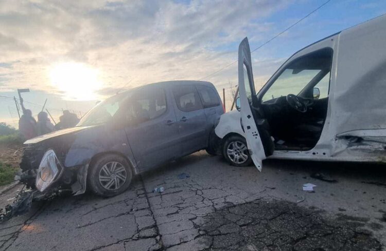 Incidente a Vittoria, scontro tra auto e furgone: 2 feriti