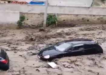 Messina sott'acqua: torrente Zafferia esonda, strade allagate e auto trascinate via