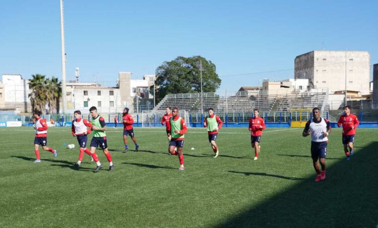 Modica calcio capolista per una notte