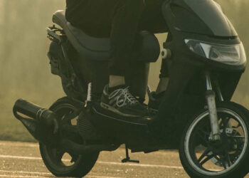 Stava fuggendo in sella ad un ciclomotore appena rubato a Ragusa: arrestato 22enne