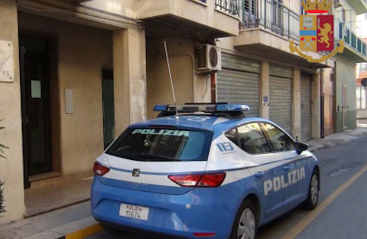 Comiso, Maria Melilli morta 23 mesi fa e tenuta in camera da letto dal figlio: nessuna autopsia