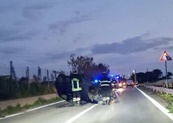Incidente a Scoglitti, auto cappotta: un ferito