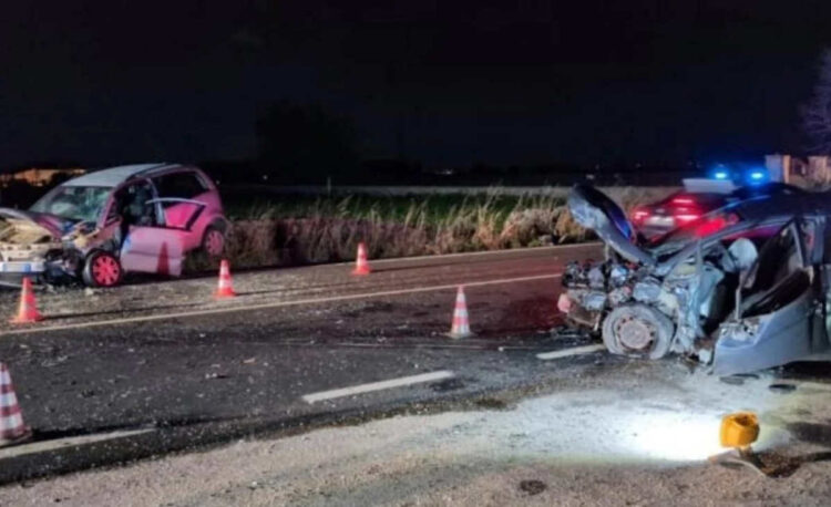 Scontro tra due auto, un bambino tra i 3 feriti e una donna in codice rosso