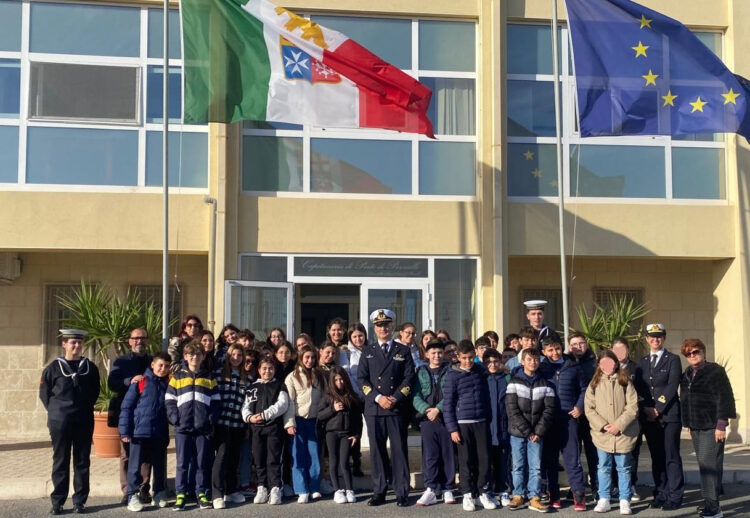 Tutelare il mare: alunni di Pozzallo a lezione in Capitaneria di Porto