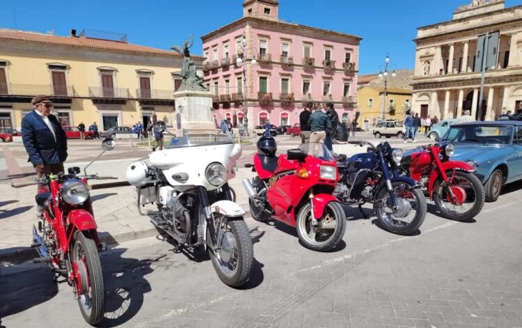 Auto e moto storiche a Vittoria