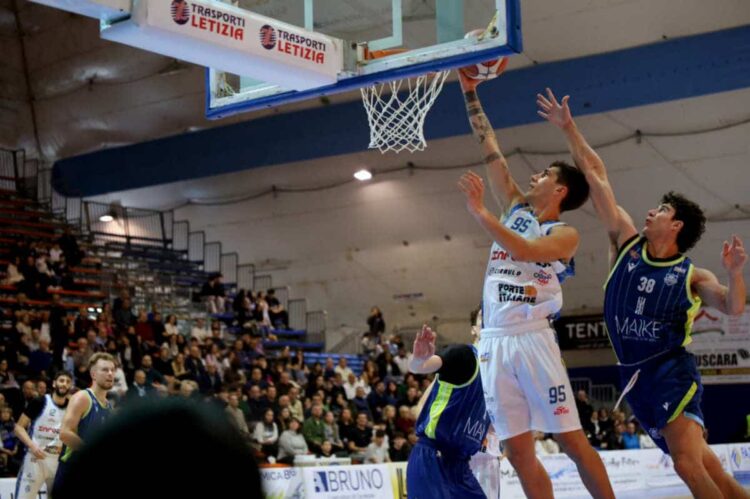 Ragusa parte forte, ma l’Orlandina non si fa intimidire e s’impone 87-76 