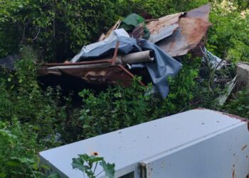 Ragusa, l'impareggiabile bellezza di via Molini deturpata dal degrado degli incivili