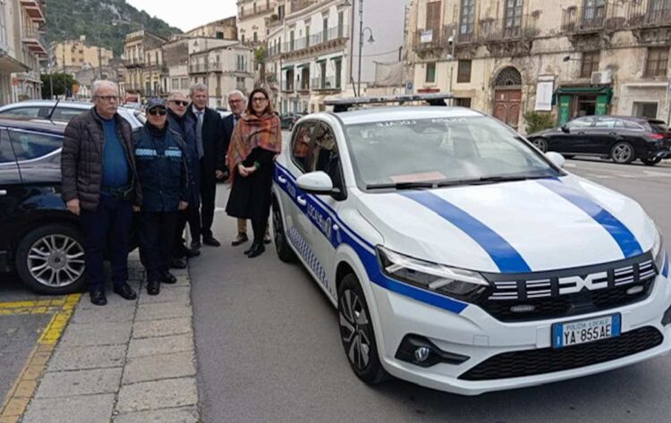 Modica, una Dacia per la Polizia Locale