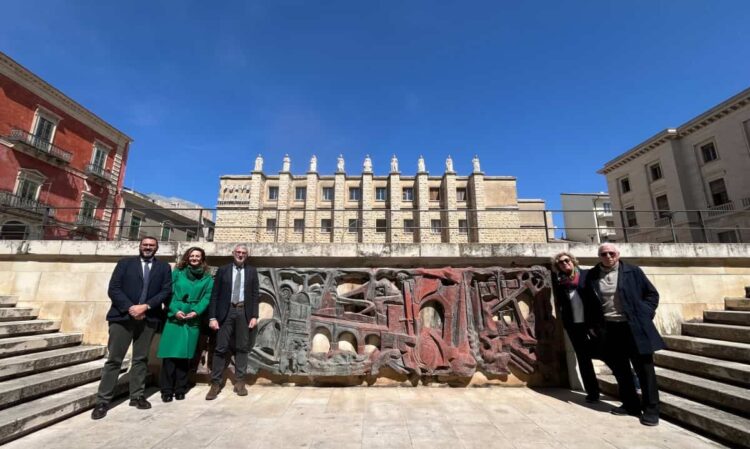 Ragusa, si restaurano le opere di Carmelo Cappello di Piazza Matteotti