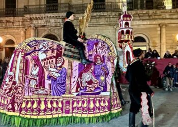 Cavalcata di San Giuseppe 2025 a Scicli: esplosione di colori nei cavalli bardati