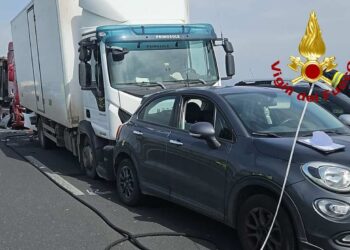 Incidente sulla Catania Siracusa, una Toyota schiacciata tra 2 camion: morta una 24enne