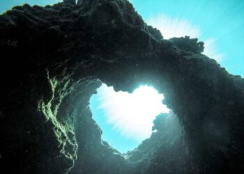 Nel Mediterraneo profondo con un sottomarino alla ricerca di gravità quantistica