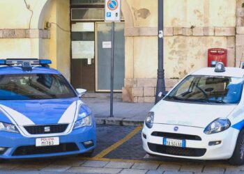 Modica, egiziano scalzo e con i piedi insanguinati crea allarme e infastidisce passanti