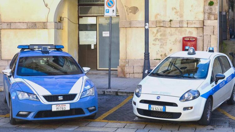 Modica, egiziano scalzo e con i piedi insanguinati crea allarme e infastidisce passanti