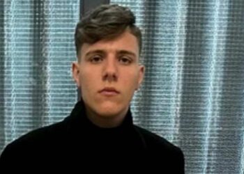 Motta Sant'Anastasia piange Simone D'Arrigo morto a 16 anni, caduto del tetto del centro commerciale