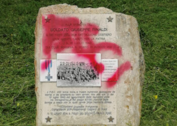 Vandalizzata la stele in ricordo dei "Soldati caduti" sulla Ragusa mare