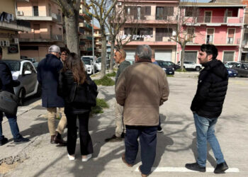 Ragusa a piazza Tamanaco il calumet della pace tra Amministrazione Cassì e Fratelli d'Italia 