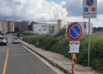 Ragusa e gli stalli per lo scuolabus dinanzi alla Berlinguer: adesso ci sono