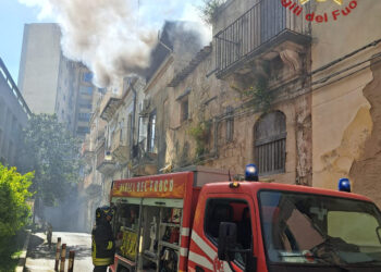 Ragusa, incendio in via Natalelli vicino al Tribunale