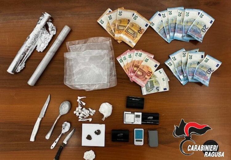 Droga a Ragusa: carabinieri arrestano 2 giovani con quasi 70g di cocaina e hashish