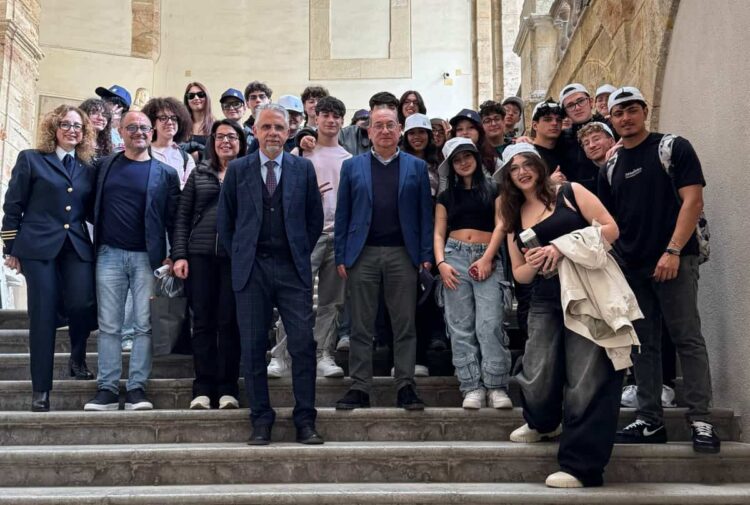 Il Carducci di Comiso ricevuto dall'On.Abbate a Palazzo dei Normanni