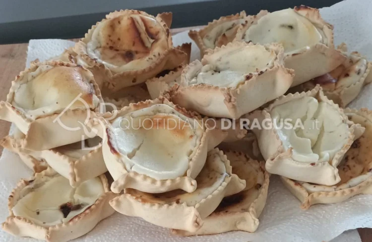 Pasqua in Sicilia tra tradizione e folklore da Ragusa a Palermo: cassateddi e mpanate ragusane
