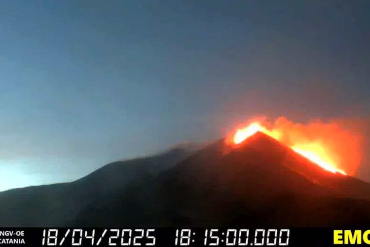 Ingv, attività stromboliana al cratere di Sud-Est dell'Etna