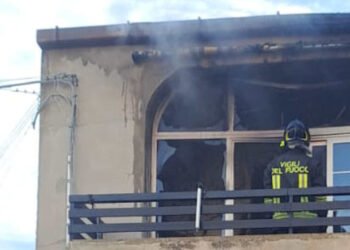 Vittoria, incendio in abitazione: 2 persone in ospedale