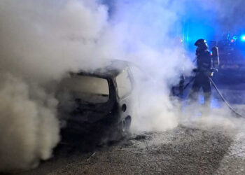 Vittoria, auto a fuoco in contrada Bosco Rotondo