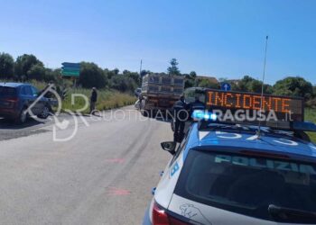 Incidente a Maganuco, scontro tra auto e autocarro