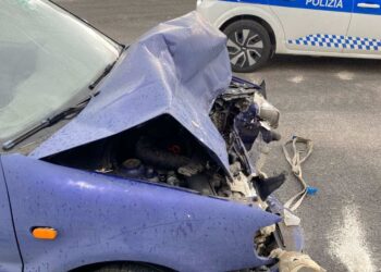 Incidente a Modica, auto contro camion: feriti