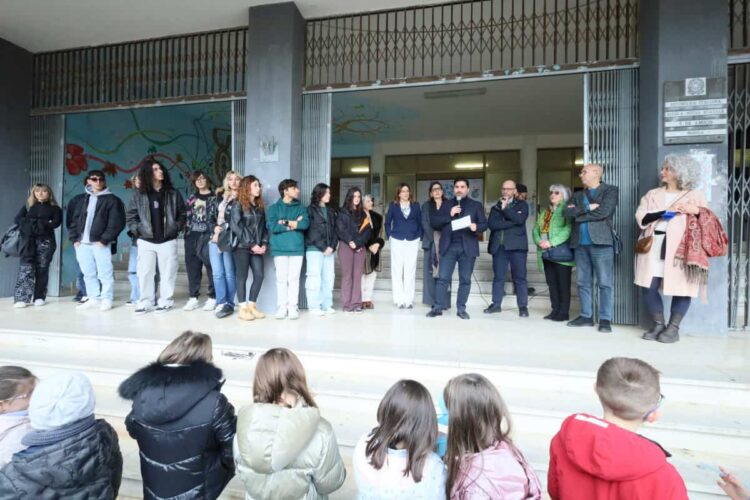 Modica, inaugurato un murales della pace