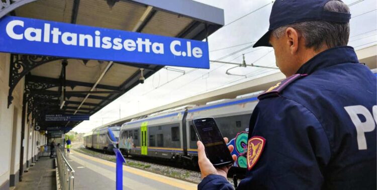 Caltanissetta, 17enne trovato con cannabinoidi e 9mila euro in contanti: arrestato