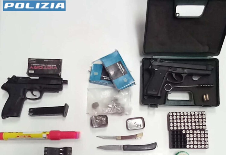 Ispica, sequestrate armi e stupefacente: scattane denunce e arresti