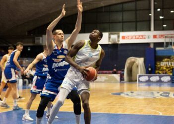 La Virtus Ragusa vince una gara da psicodramma (101-99) e si qualifica ai playout