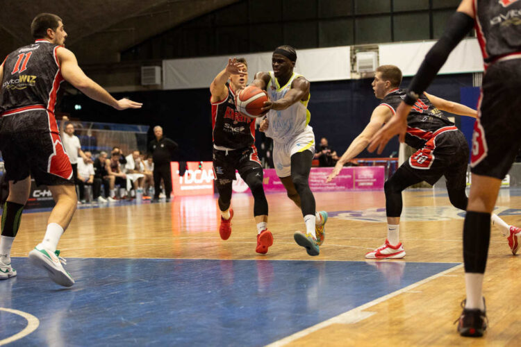 La Virtus Ragusa gioca una gara superba, ma il rush finale premia Legnano