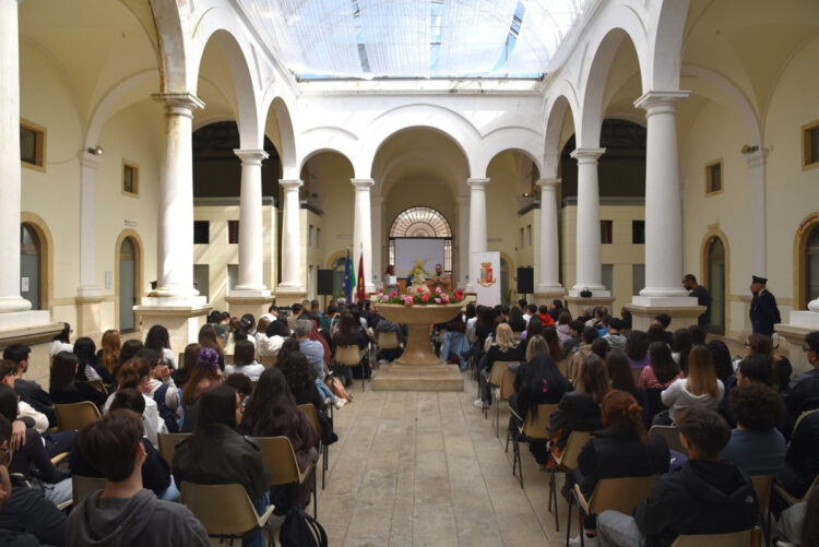 Ispica, prevenzione della violenza di genere, la Polizia di Stato incontra gli studenti