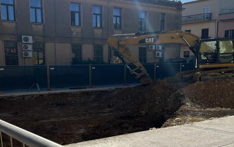 Comiso, lavori in corso nel cortile della scuola primaria Monserrato: occorre chiarezza