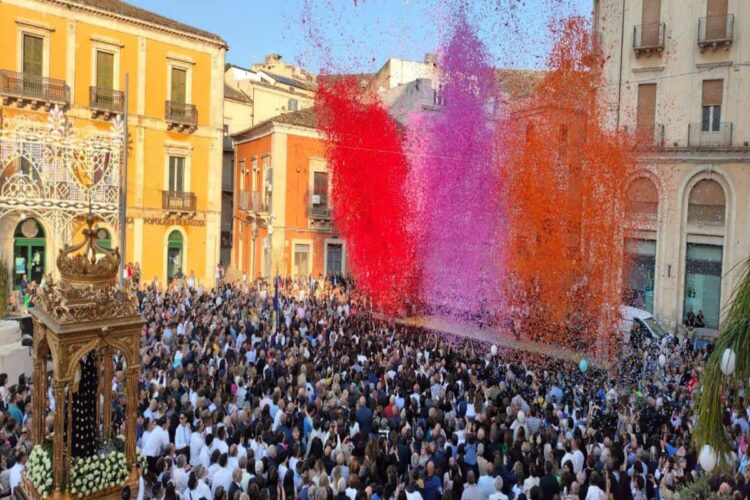 Comiso, il cuore dei comisani ha riabbracciato Maria Santissima Addolorata