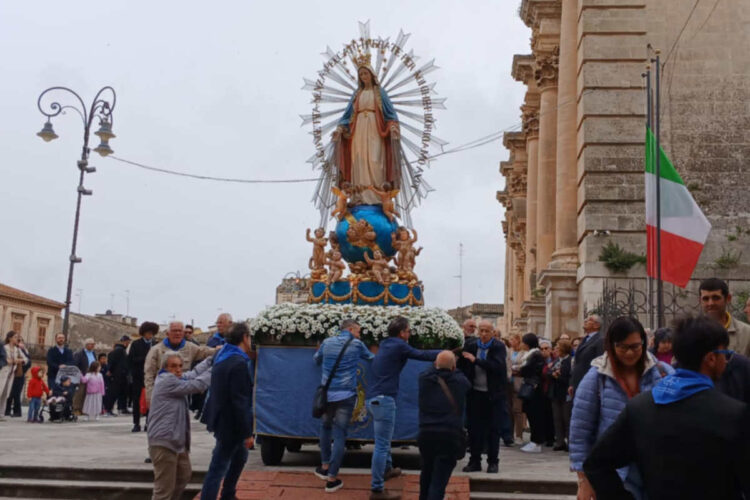 Ragusa, l'uscita della madonna della Medaglia